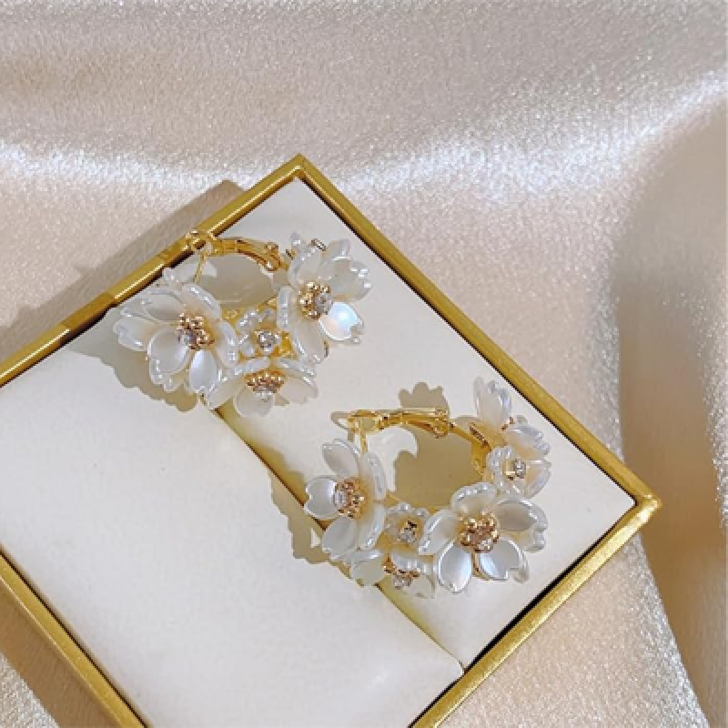 Latest Sweet Romantic Elegant White Flower Hoop Earrings